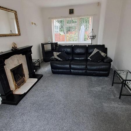Dalton House - Three Bedroom Property Stretford Free Parking Near The Trafford Centre Manchester Exterior foto