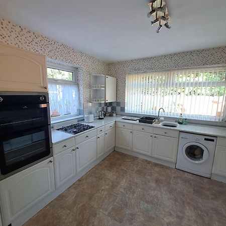 Dalton House - Three Bedroom Property Stretford Free Parking Near The Trafford Centre Manchester Exterior foto